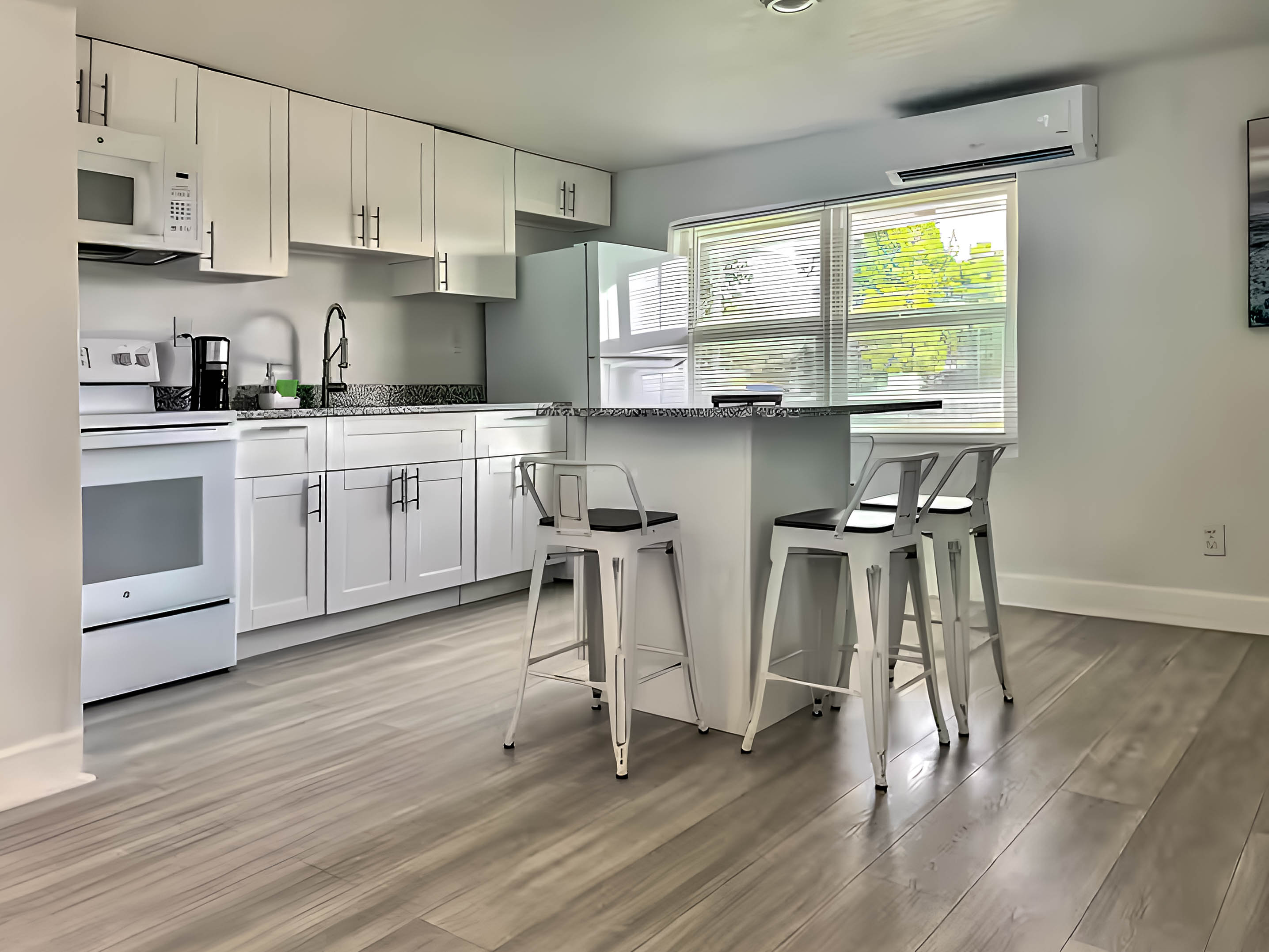 Studio — Plus (Large) · Pineapple 101