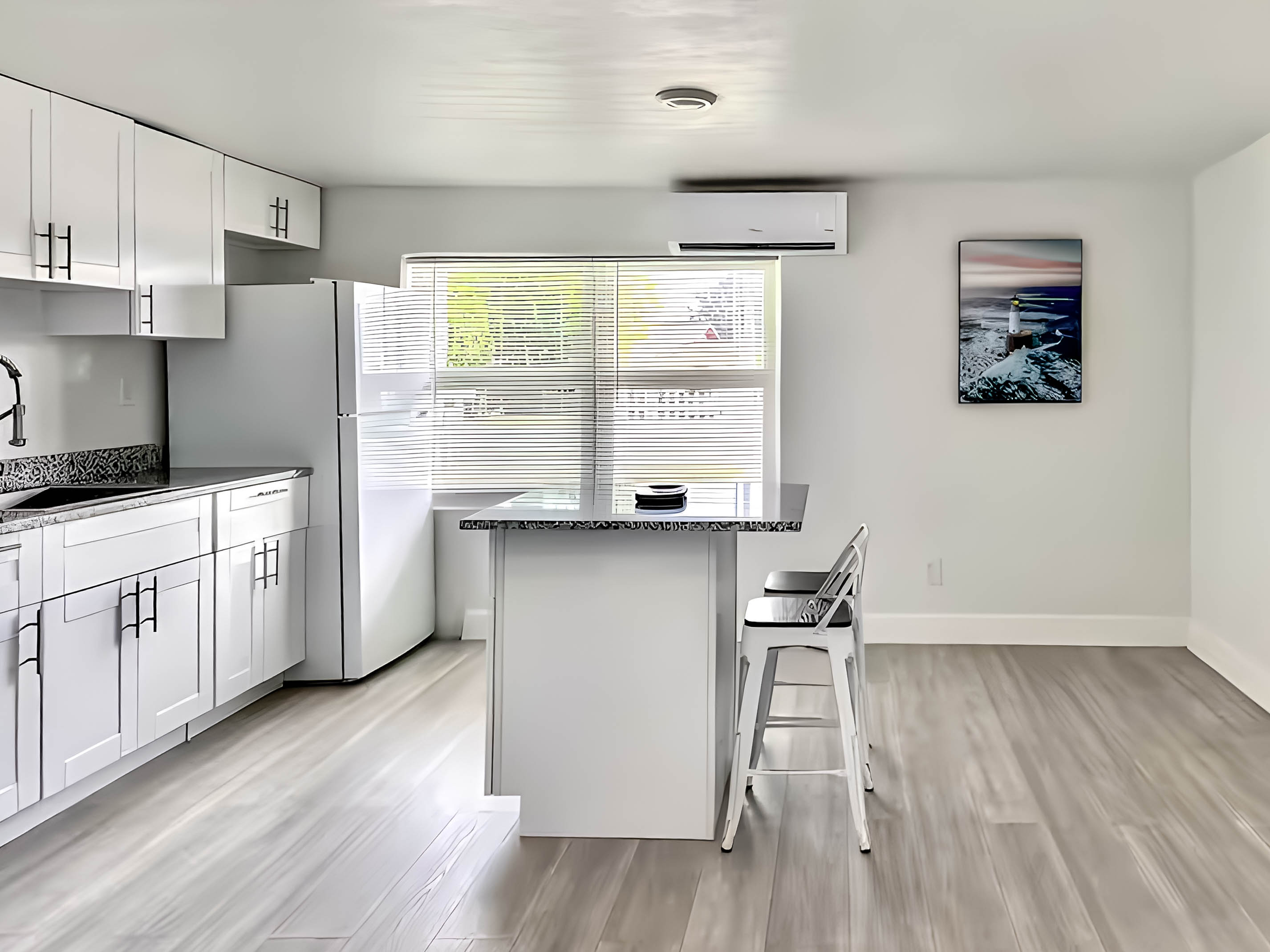 Studio — Plus (Large) · Pineapple 101 - Image 10