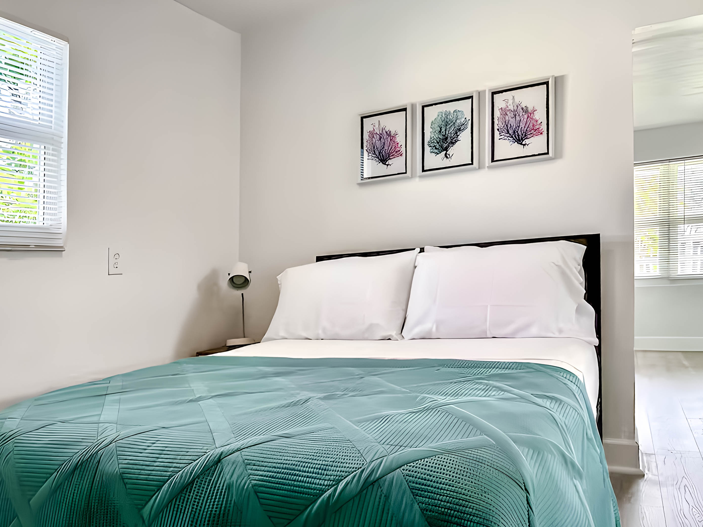 Studio — Plus (Large) · Pineapple 101 - Image 2