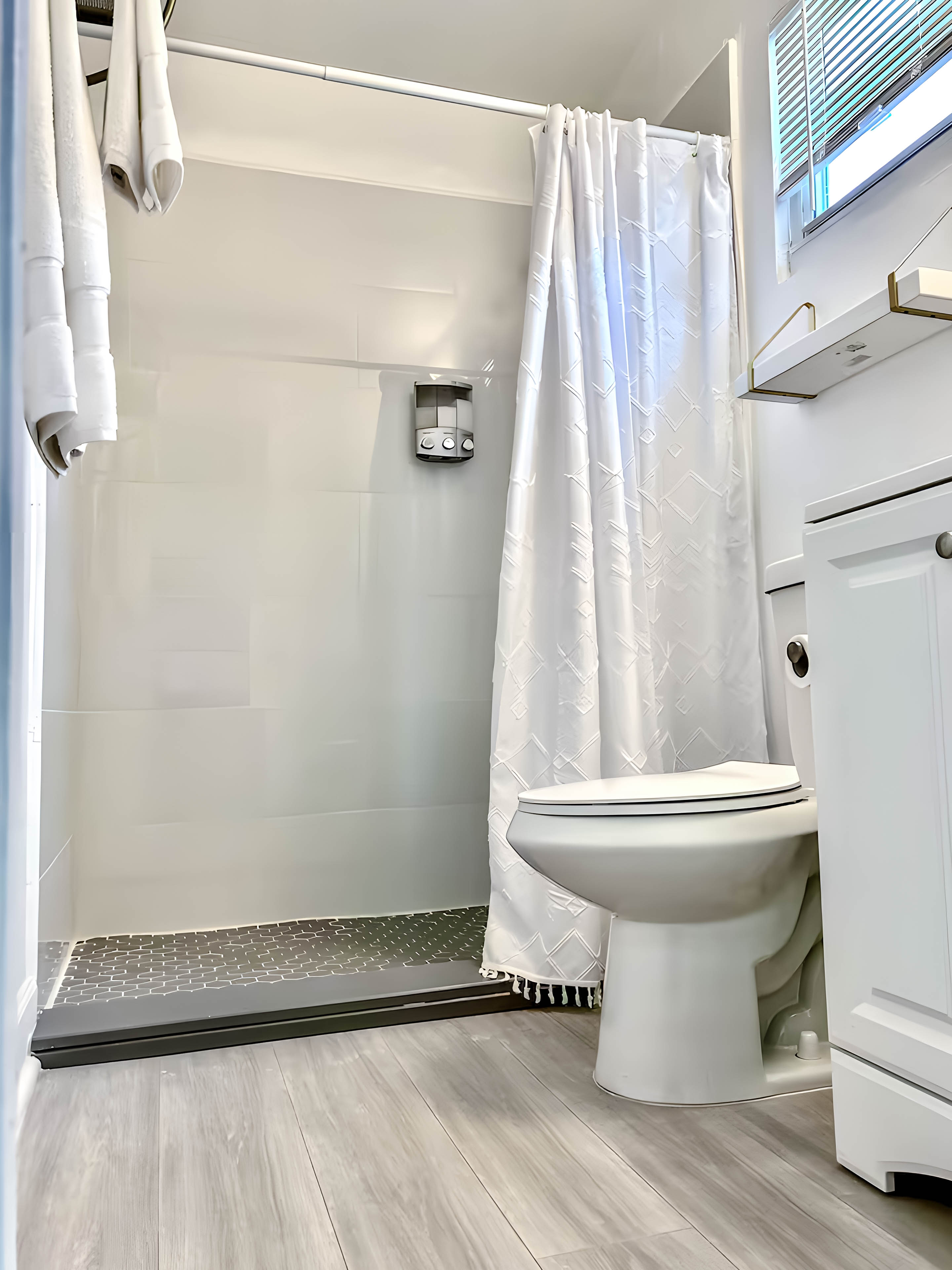 Studio — Plus (Large) · Pineapple 101 - Image 7