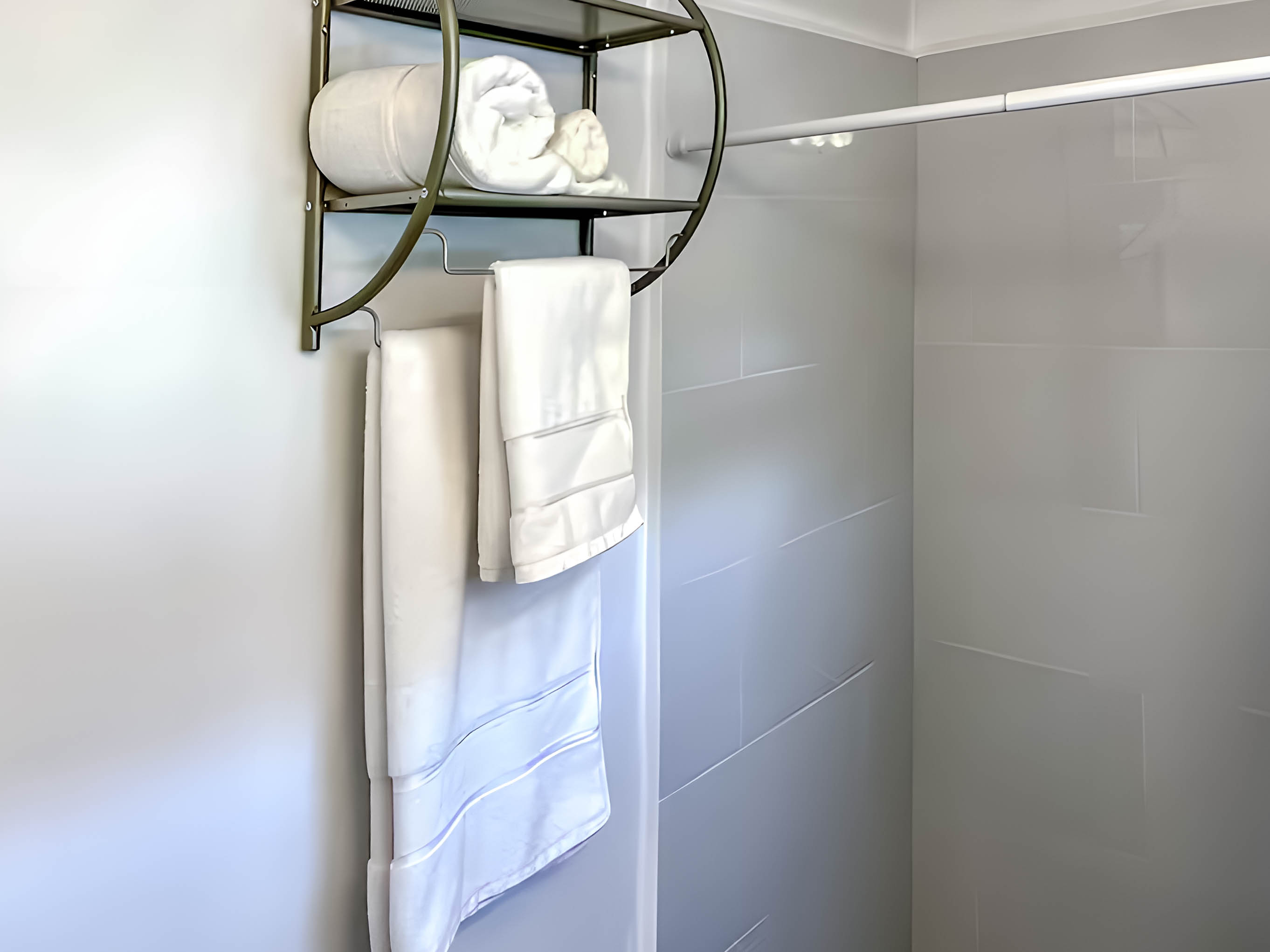 Studio — Plus (Large) · Pineapple 101 - Image 8