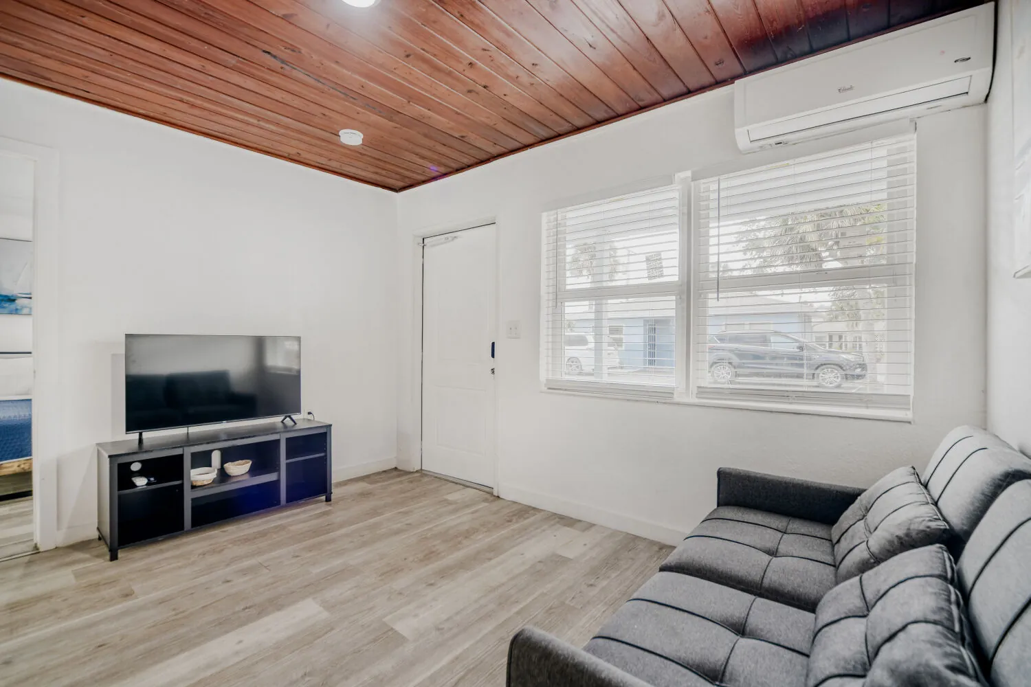 1 Bedroom, 1 Bath · Pineapple 102 - Image 2