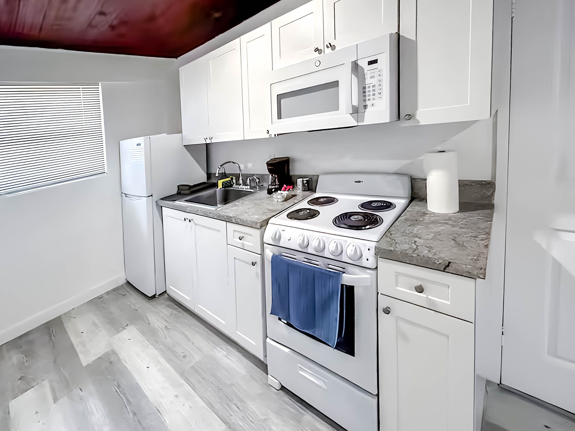 1 Bedroom, 1 Bath · Pineapple 102 - Image 3