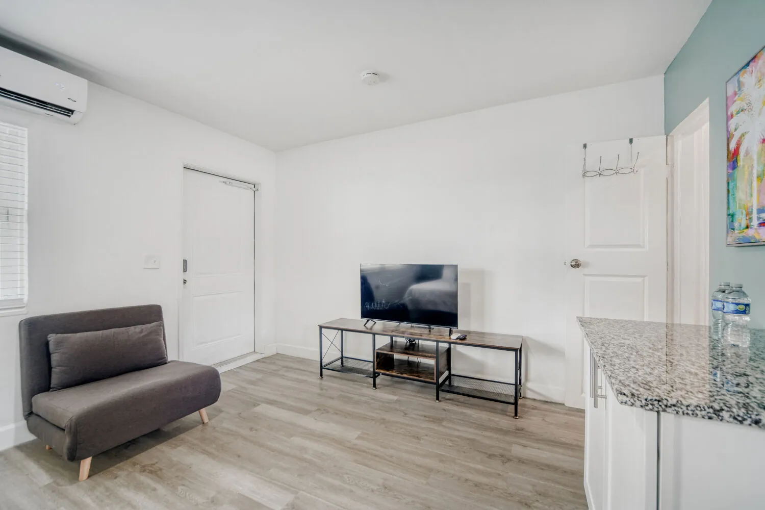 Studio — Comfort · Pineapple 103 - Image 2