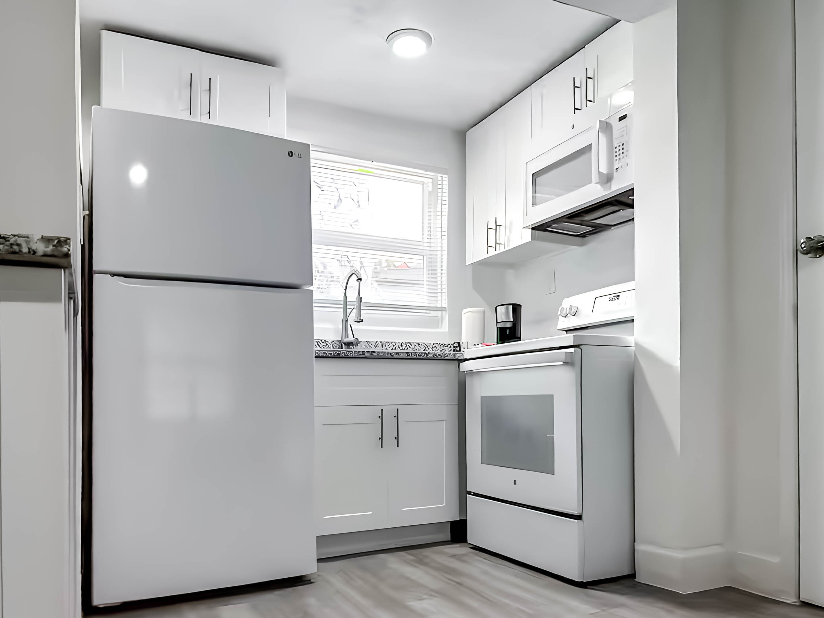 Studio - Comfort · Pineapple 103 - Image 8