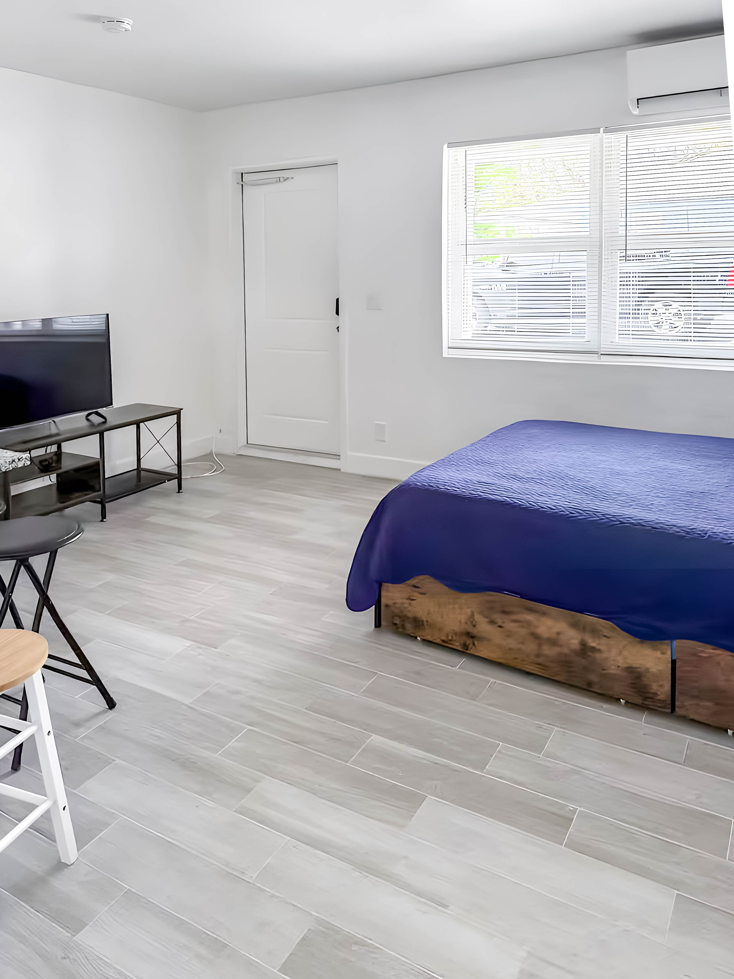 Studio - Comfort · Pineapple 104 - Image 4