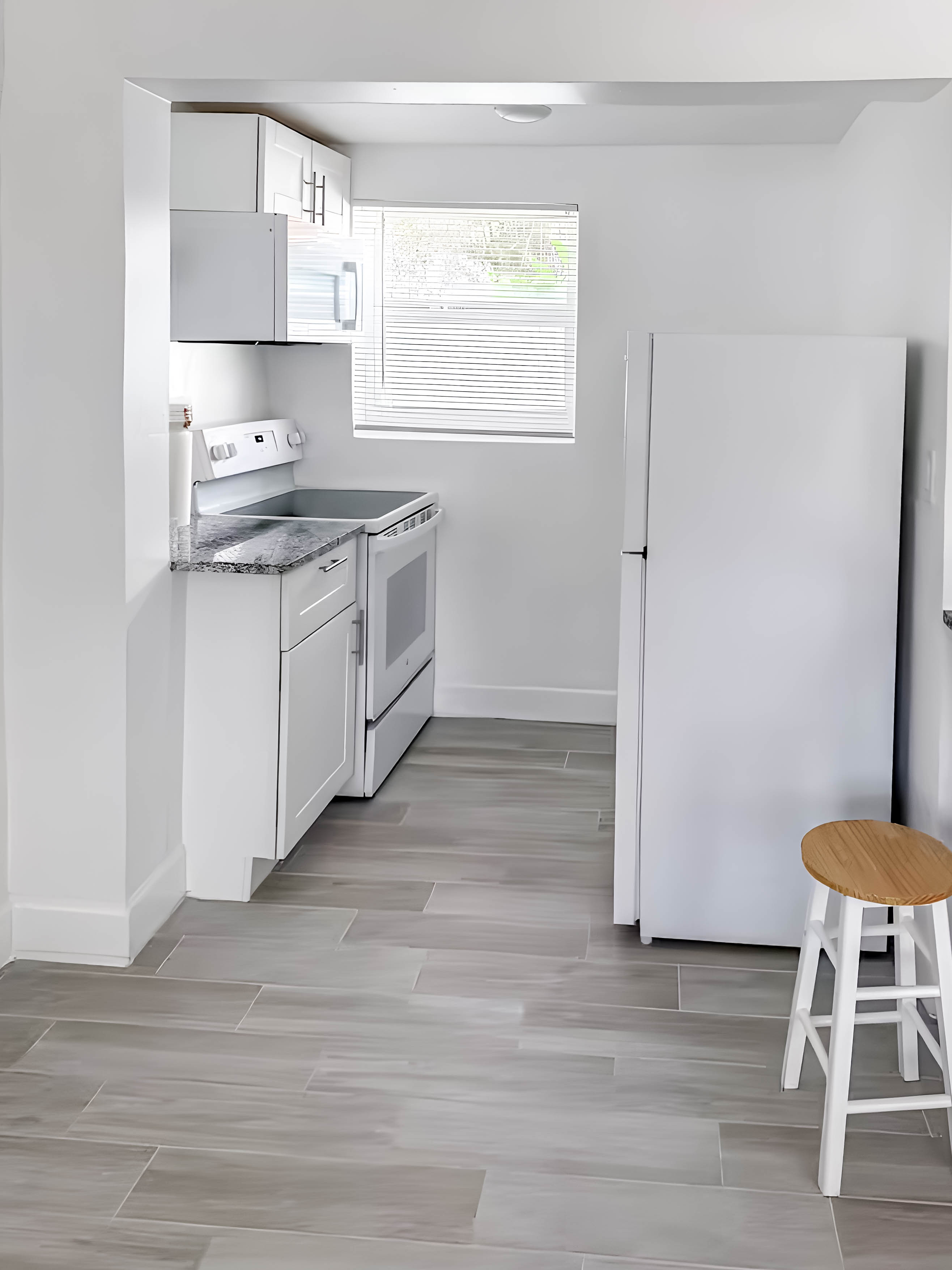 Studio - Comfort · Pineapple 104 - Image 5