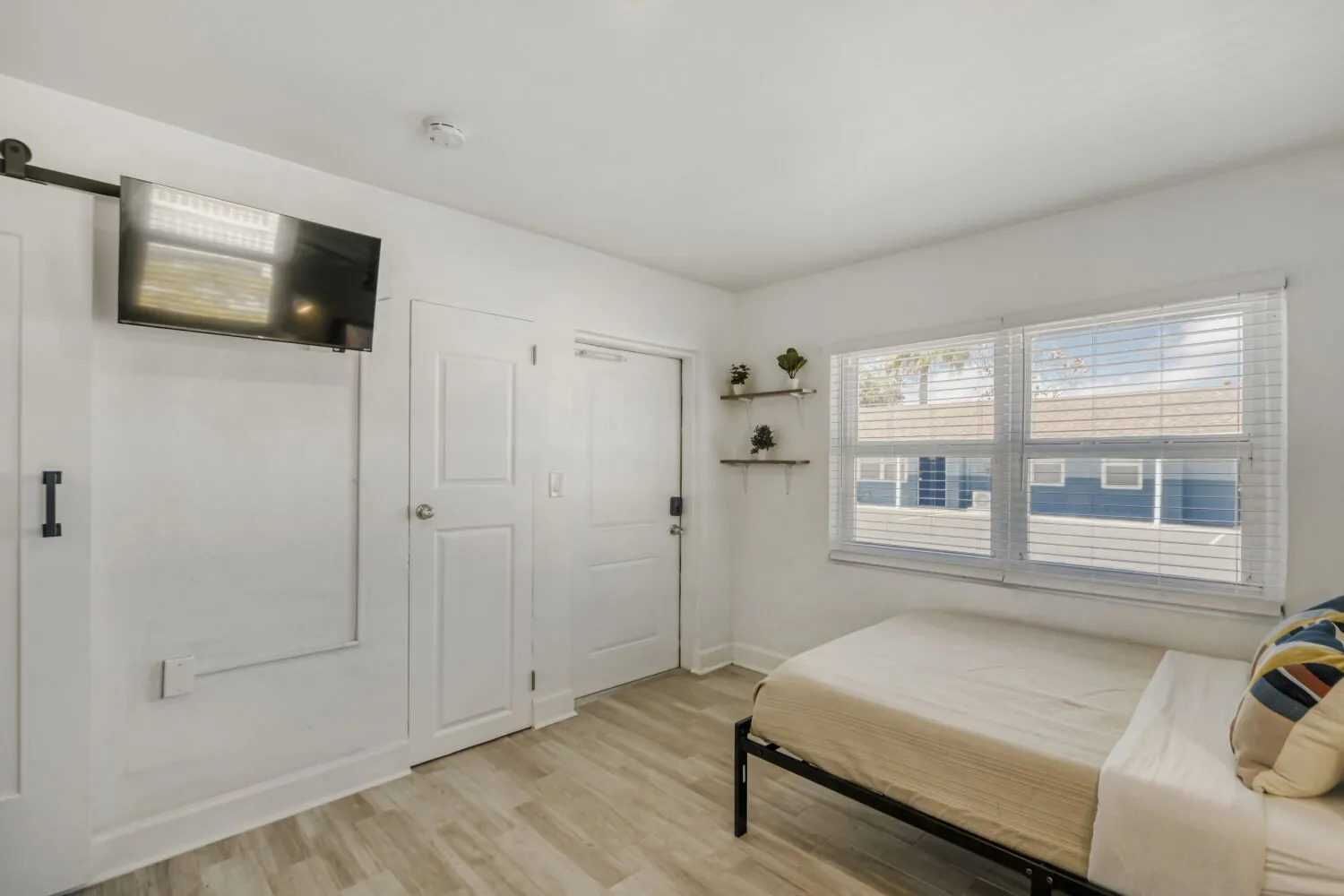 Studio — Compact · Unit 2526 - Image 3