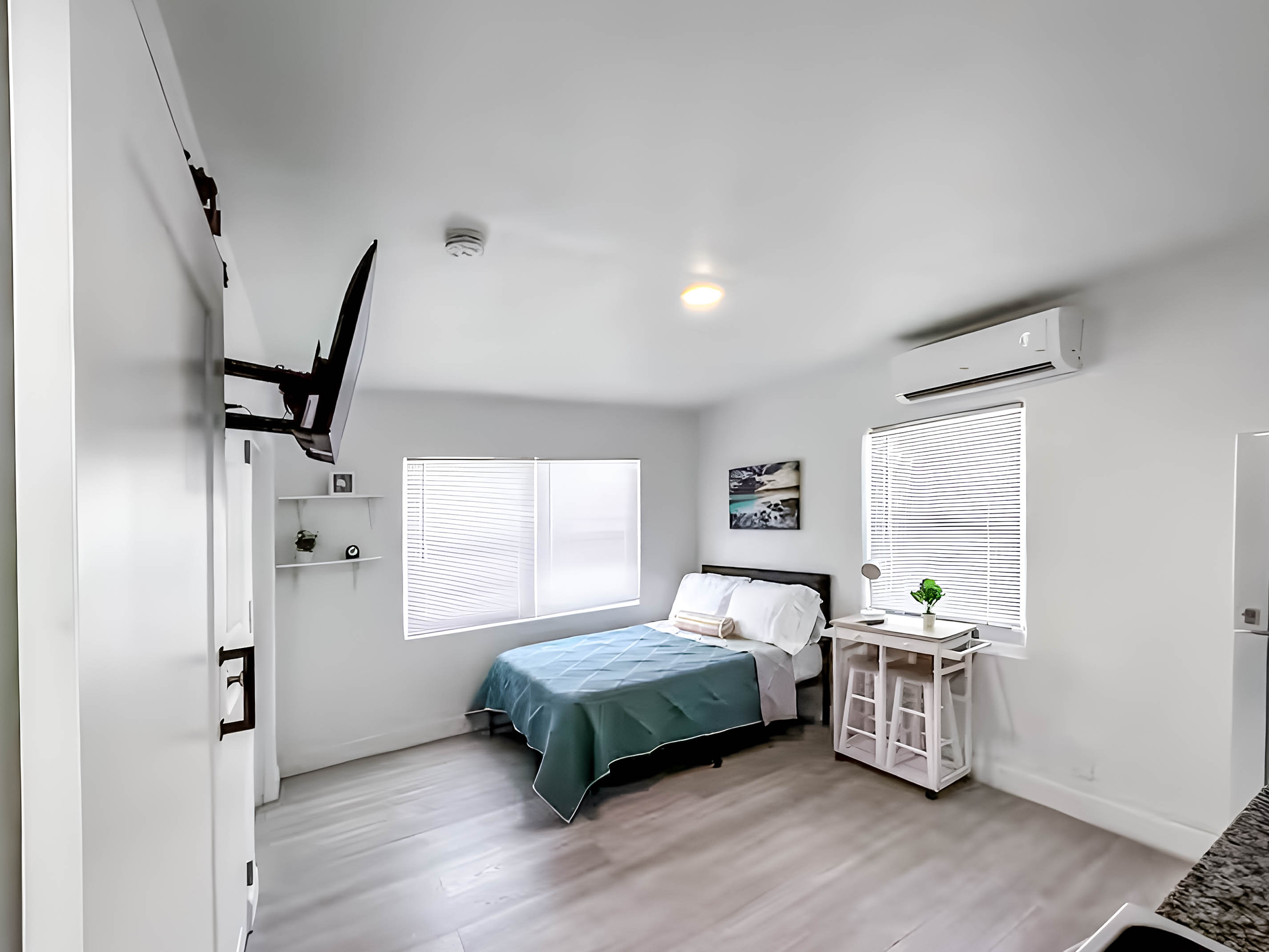 Studio - Compact · Unit 2526