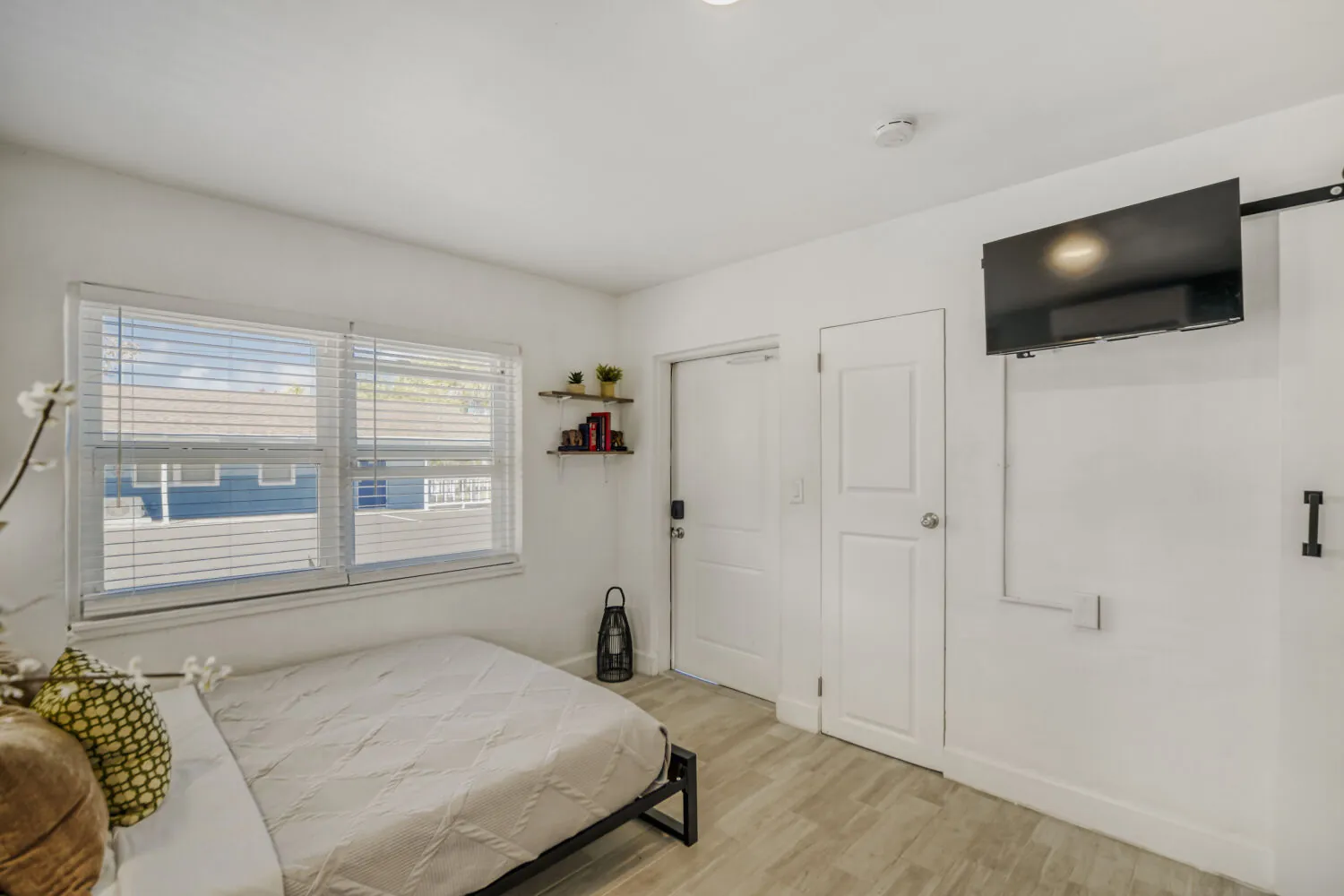 Studio — Compact · Unit 2528 - Image 3