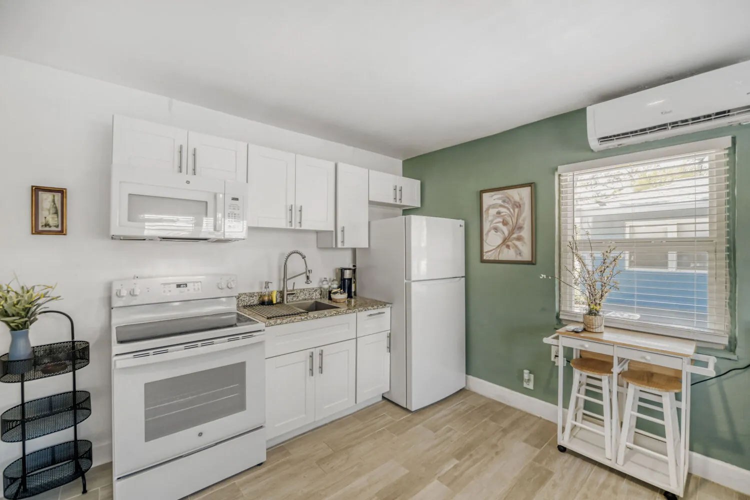 Studio — Compact · Unit 2528 - Image 4