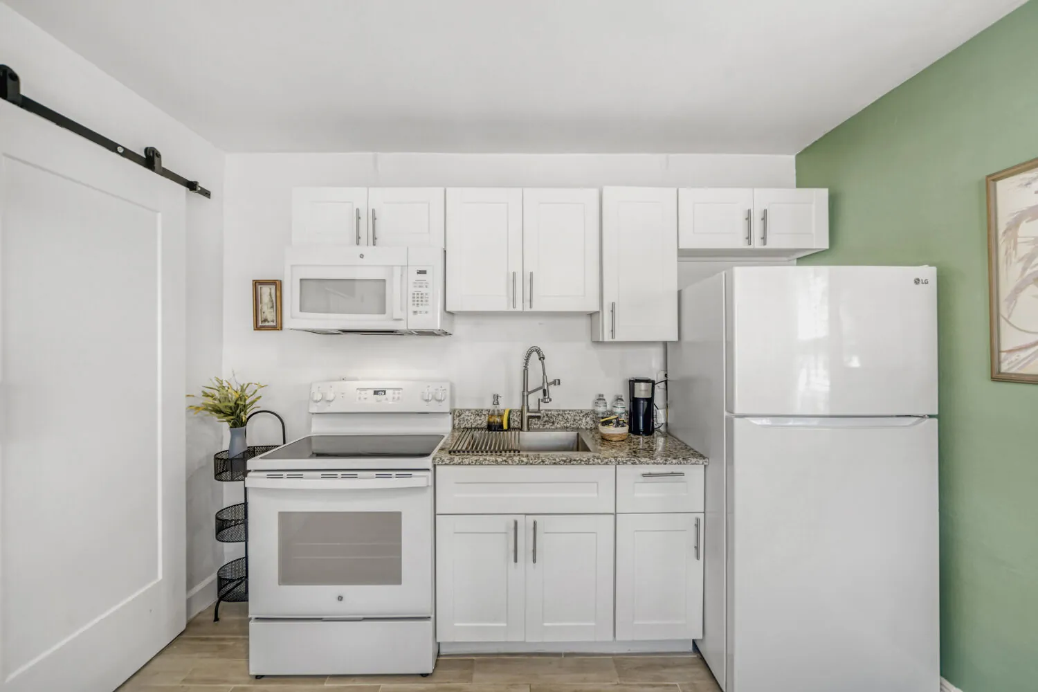 Studio — Compact · Unit 2528 - Image 5