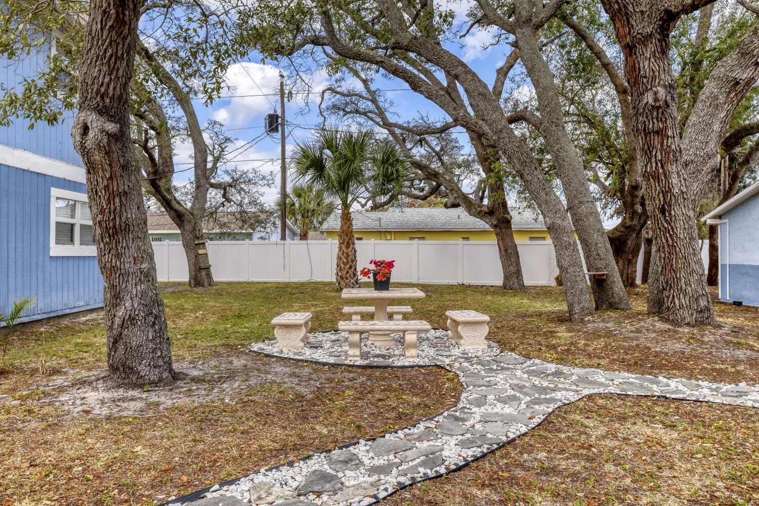 Studio — Compact · Unit 2528 - Image 9