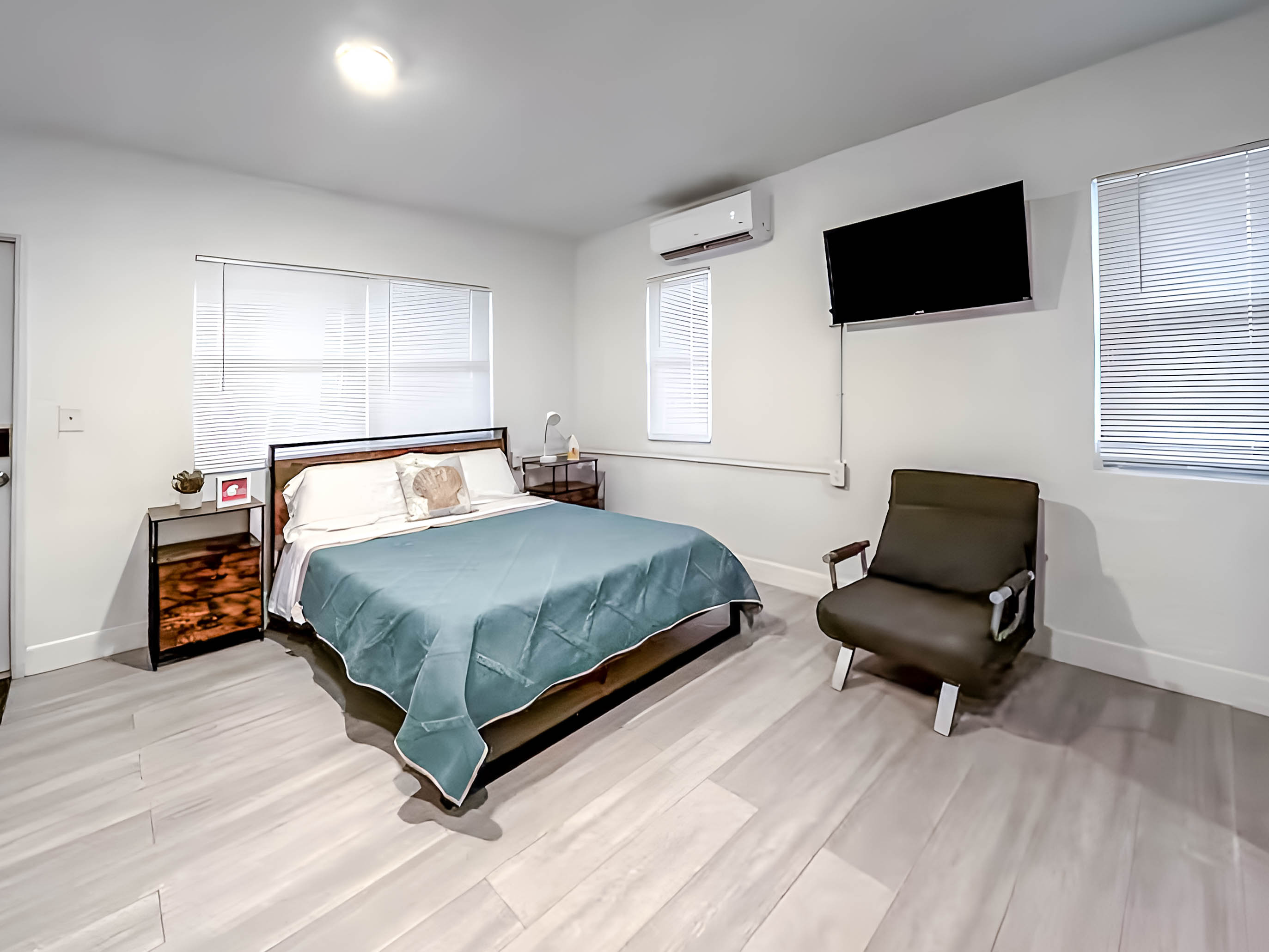 Studio — Compact · Unit 2536