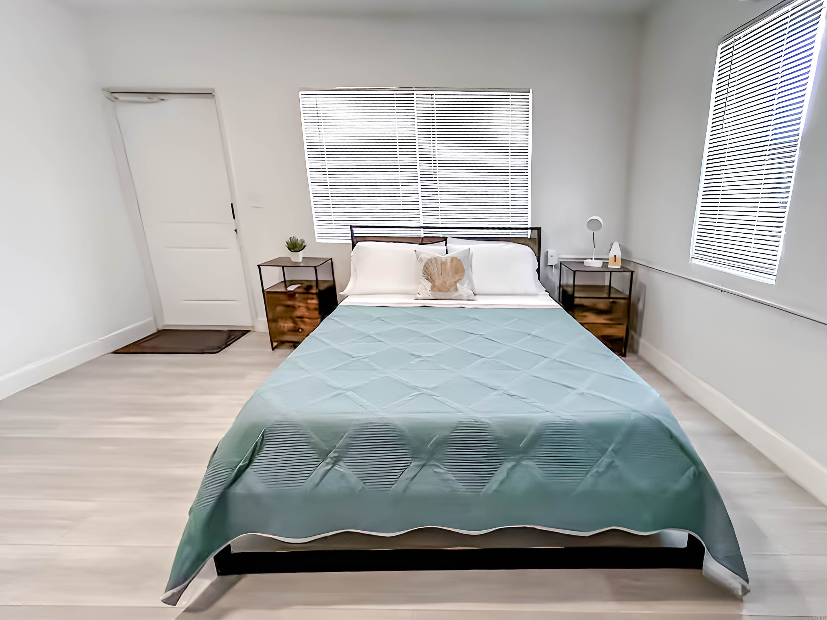 Studio — Compact · Unit 2536 - Image 3