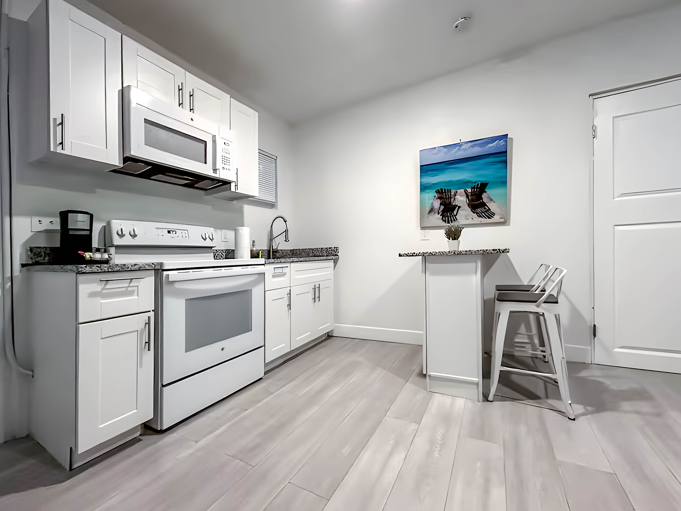 Studio — Compact · Unit 2536 - Image 5