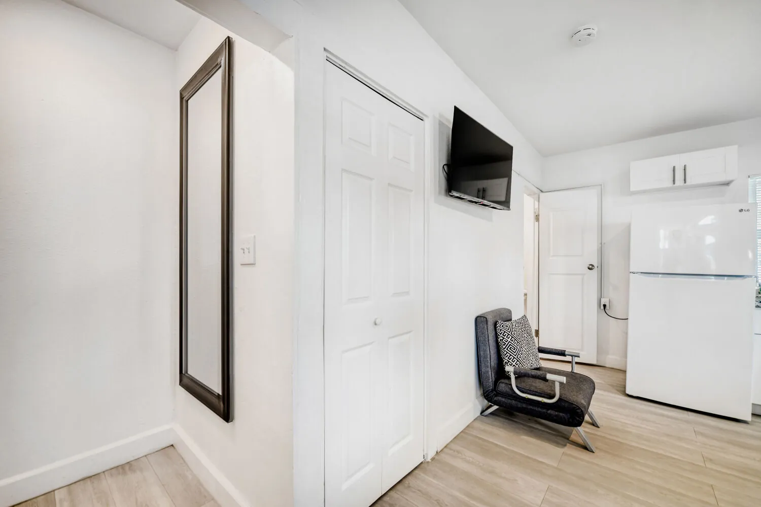 Studio — Comfort · Unit 2538 - Image 2
