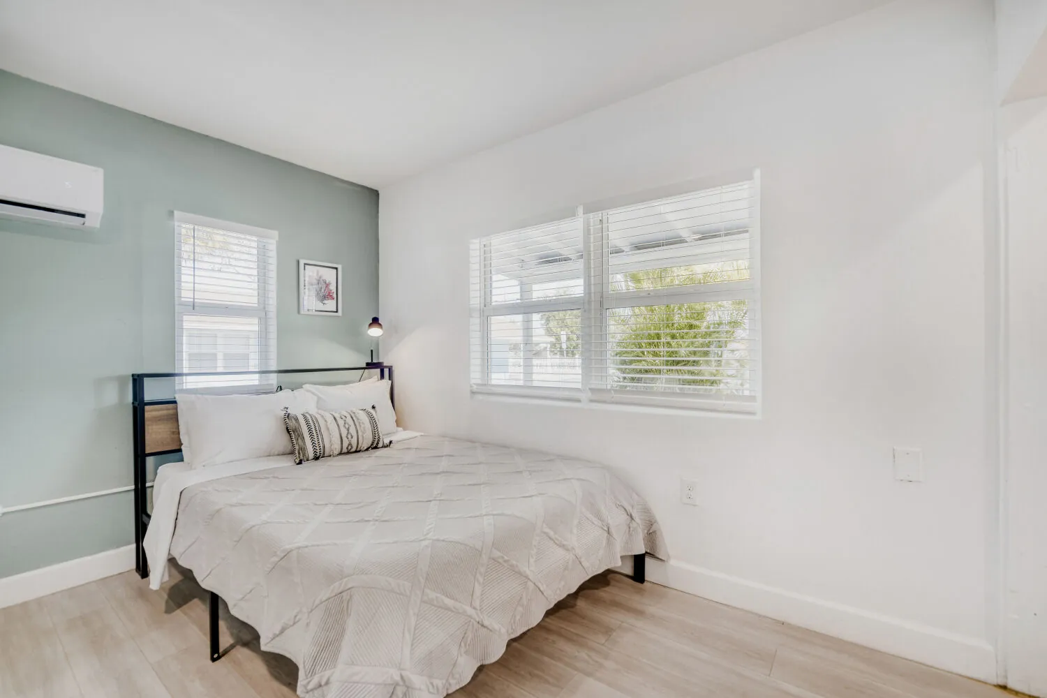 Studio — Comfort · Unit 2538 - Image 3