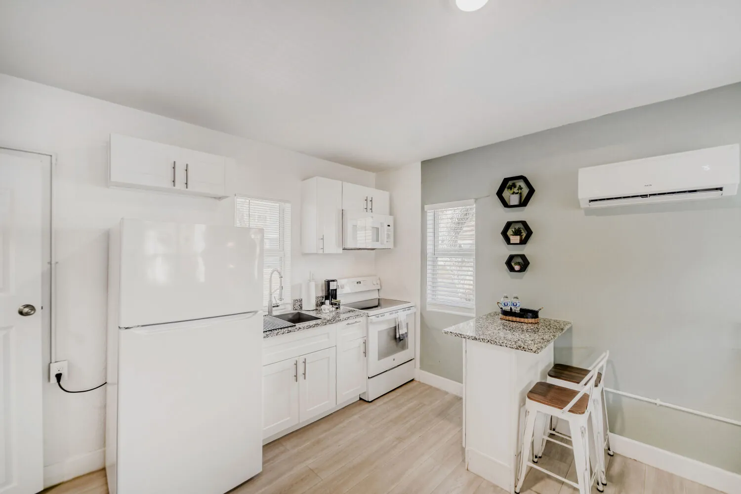 Studio — Comfort · Unit 2538 - Image 4