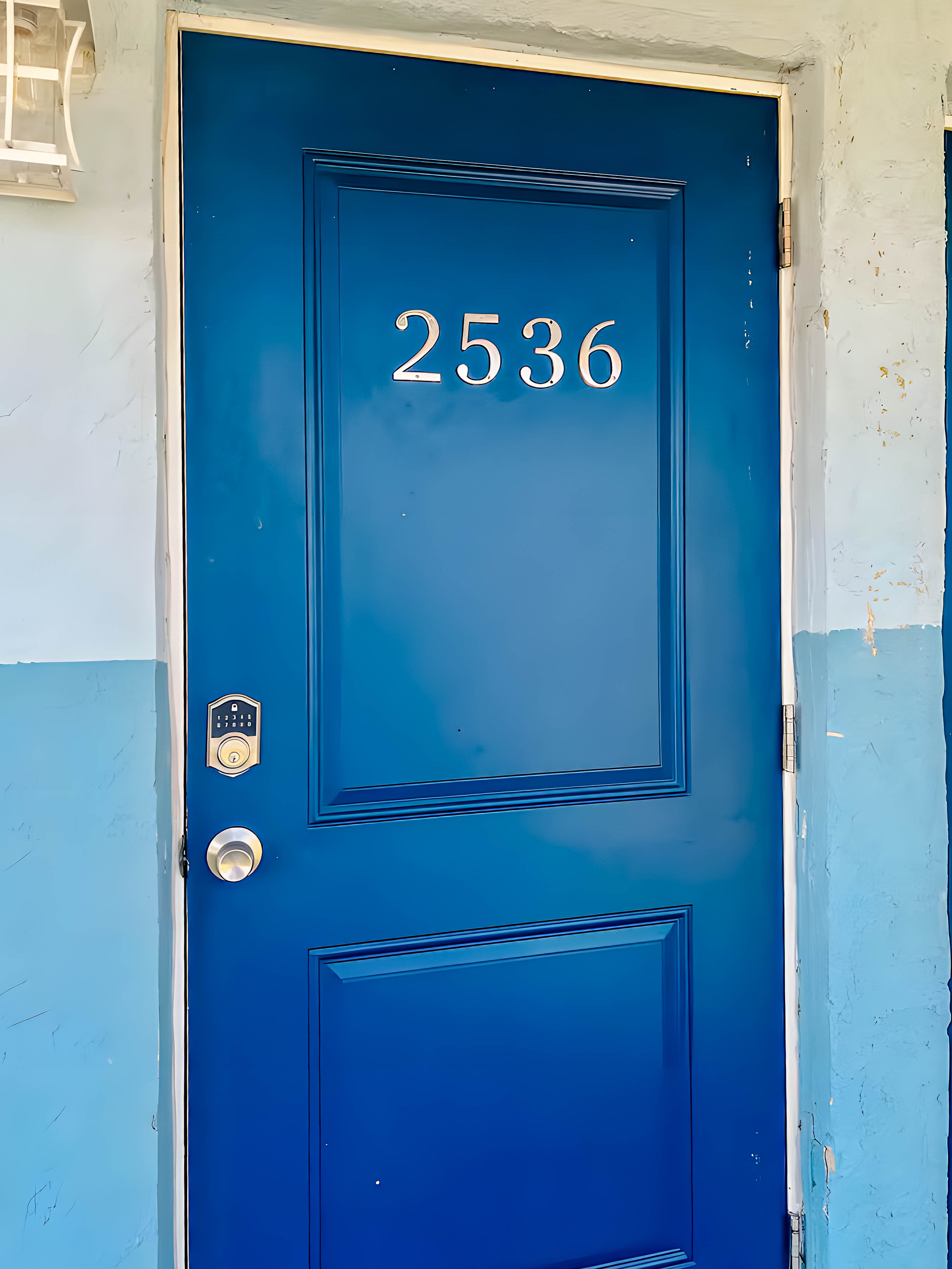 Studio — Comfort · Unit 2538 - Image 2