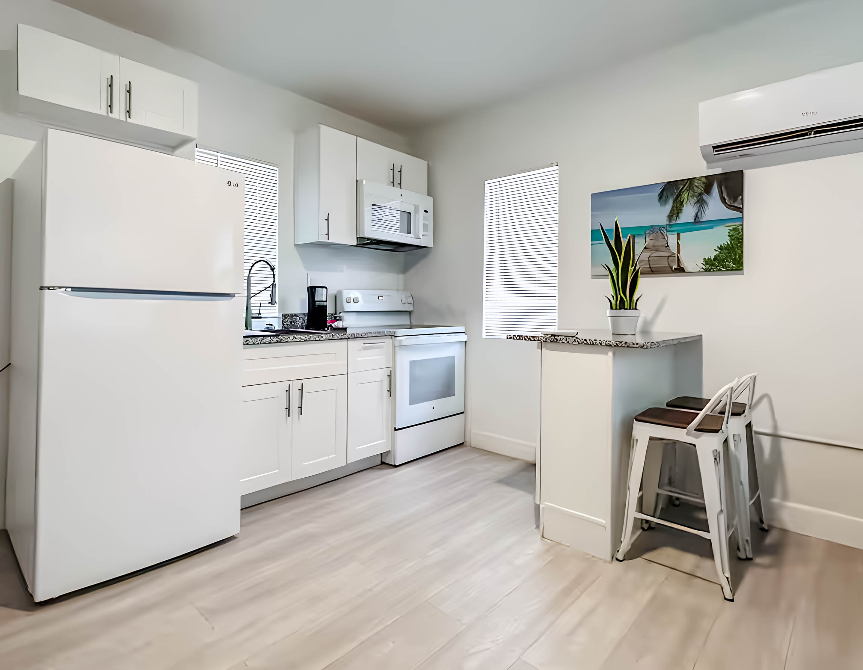 Studio — Comfort · Unit 2538 - Image 3