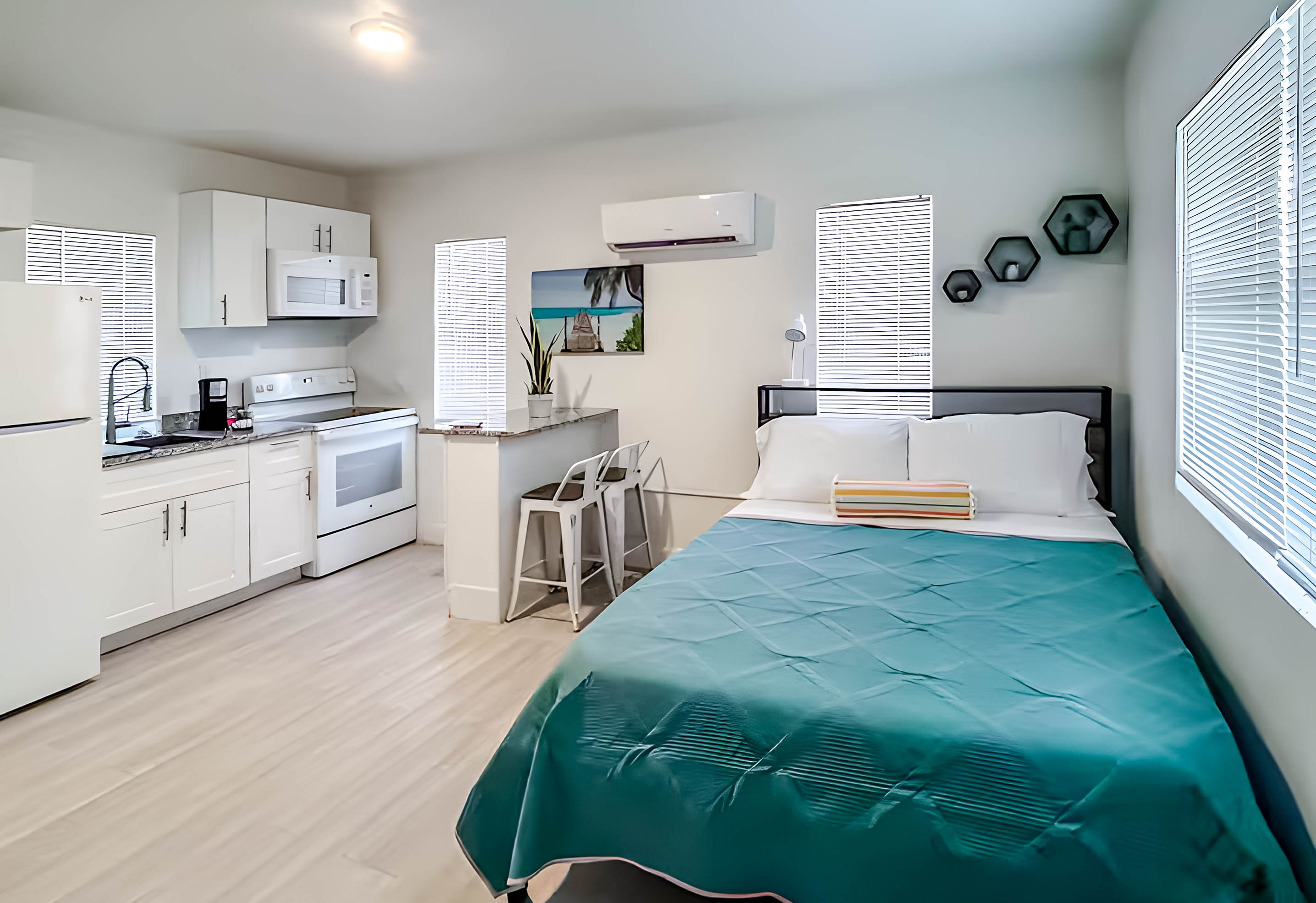 Studio — Comfort · Unit 2538 - Image 5