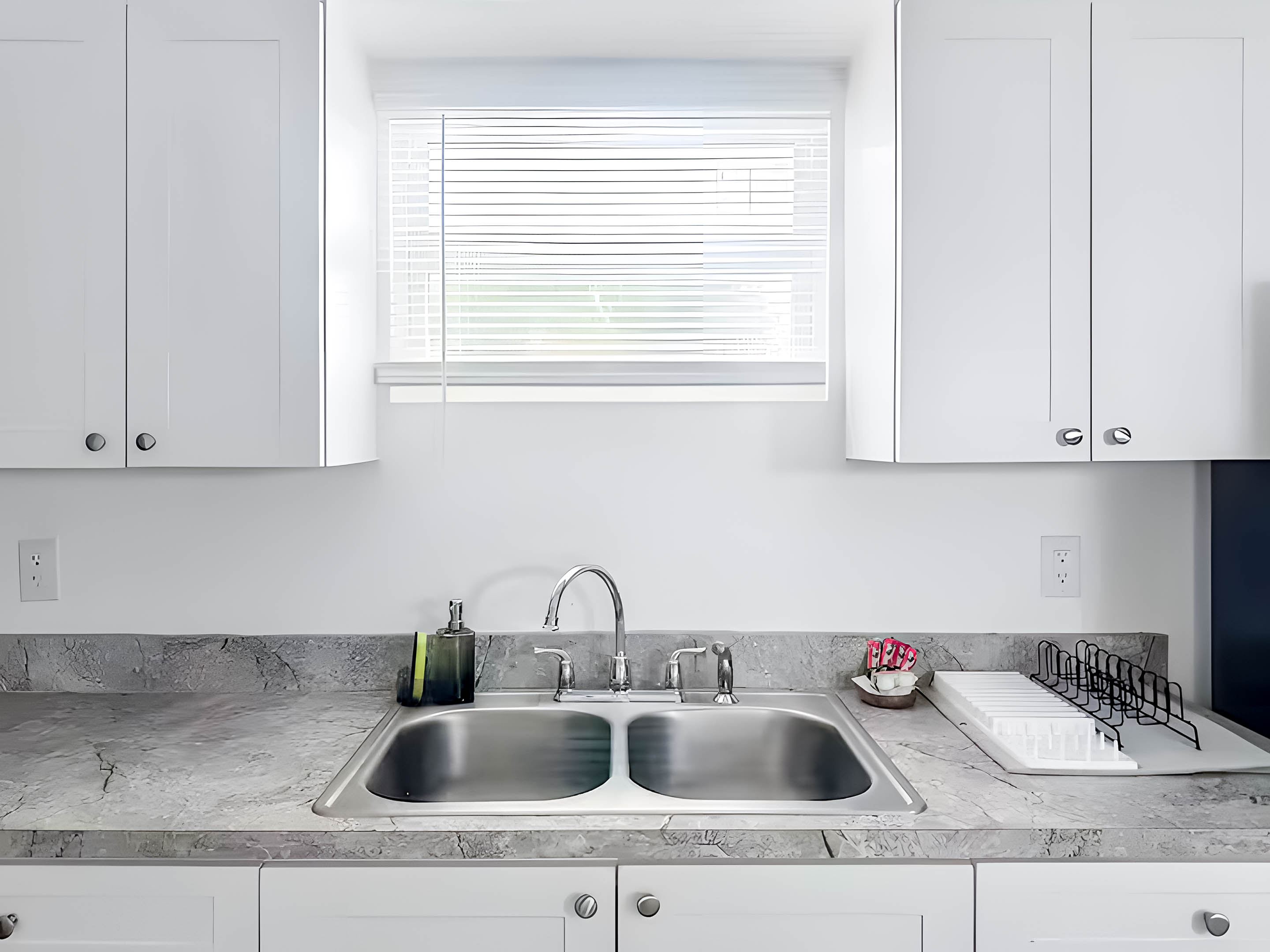 2 Bedroom, 1 Bath · Sea Grape 102 - Image 4